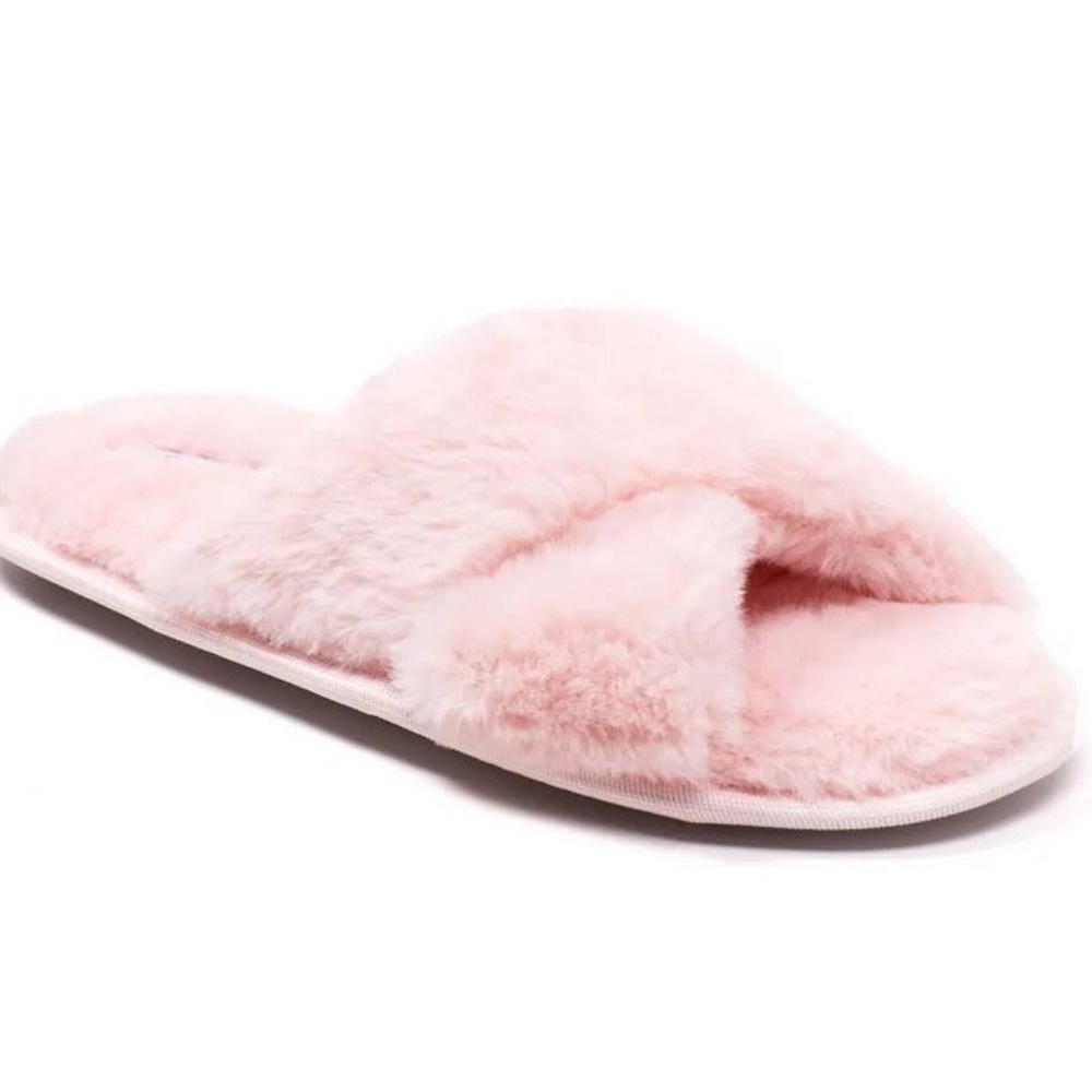 Splendid pink faux fur slippers